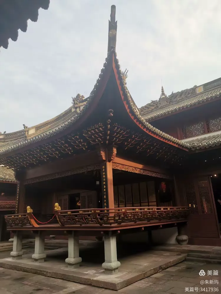 城隍庙,以前来过,但是城隍庙没开.鼓楼老街牌楼